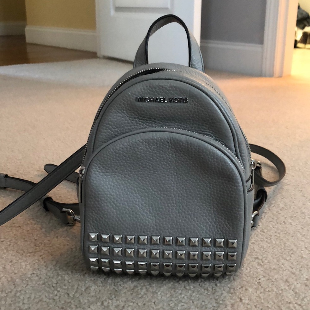 GREY MICHAEL KORS MINI BACKPACK